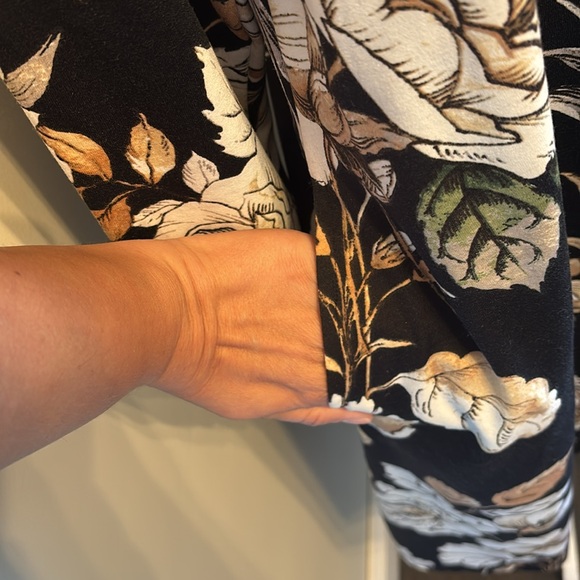 Lularoe Emily Floral Rose Print Long Sleeve T Shirt Dress Black Cream Brown NWT - Picture 6 of 10